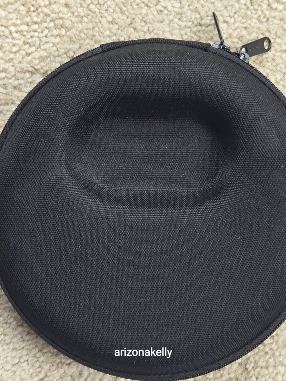Philips Noise Canceling Headphones in Hard Case - Picture 4 of 12